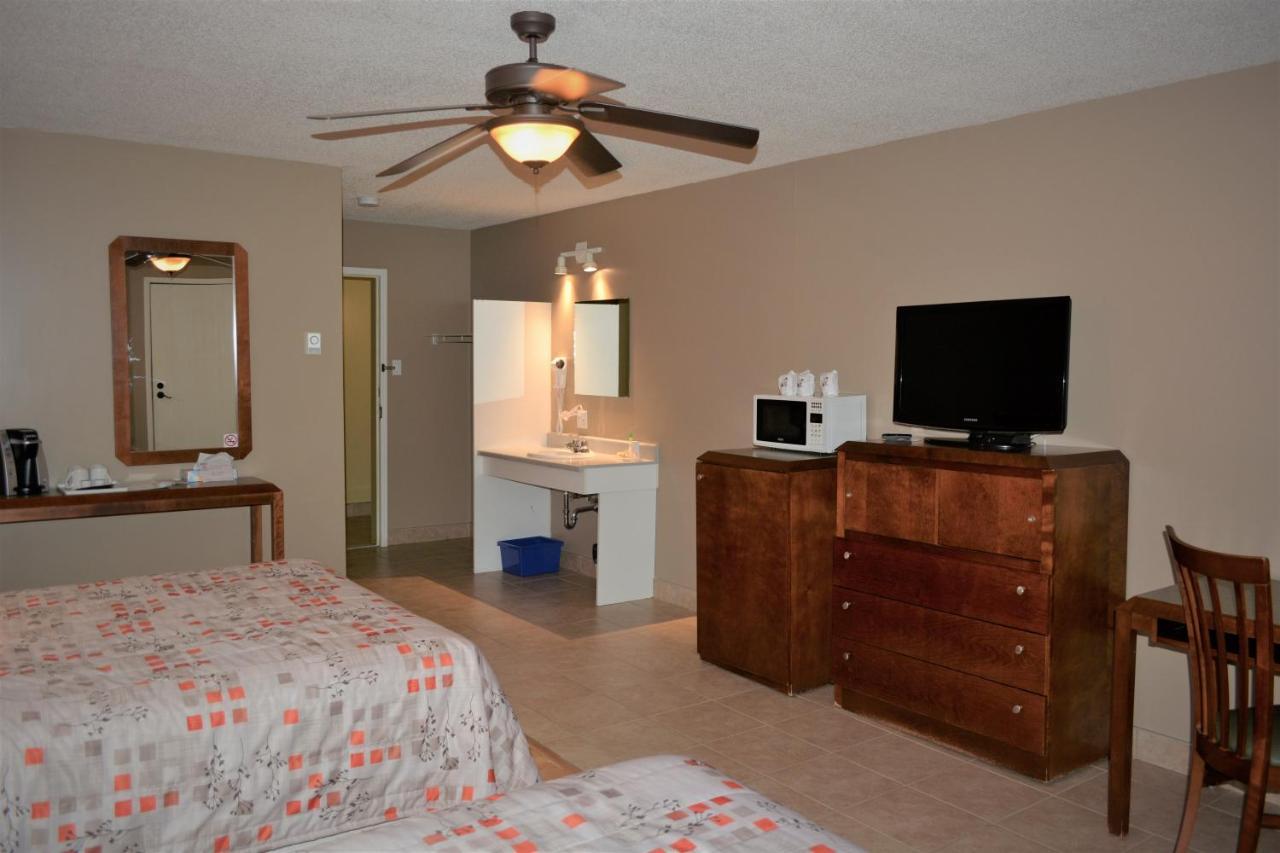 Hotel Quatre Saisons Forestville